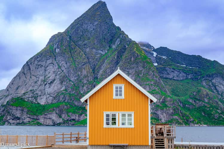 Olstind cabin in Sakrisøy