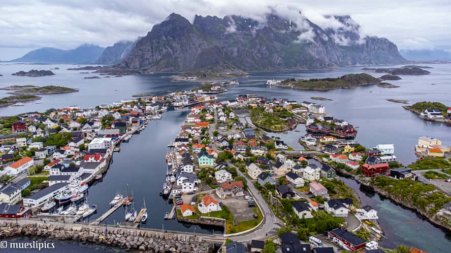 View of Henningsvær