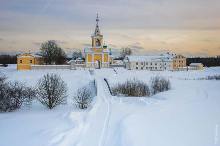 Vvedeno-Oyatskiy Monastery (drone)
