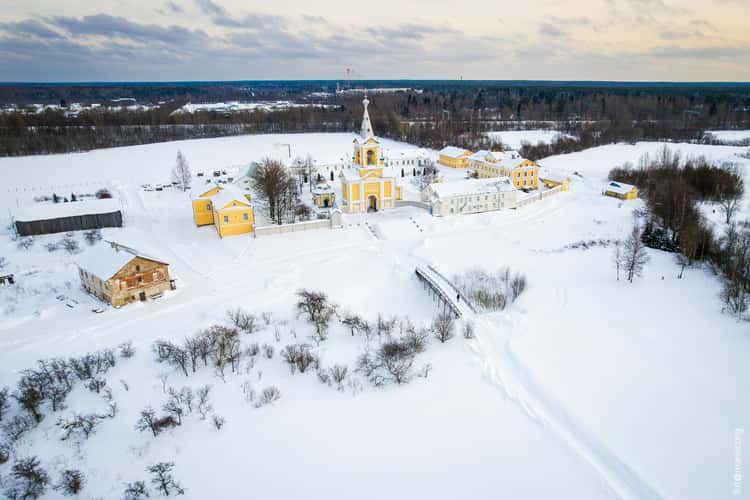 Vvedeno-Oyatskiy Monastery (drone)