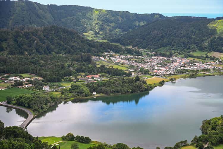 Blue and Green Lakes from Vista do Rei