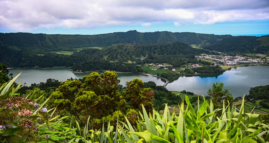 Blue and Green Lakes from Vista do Rei