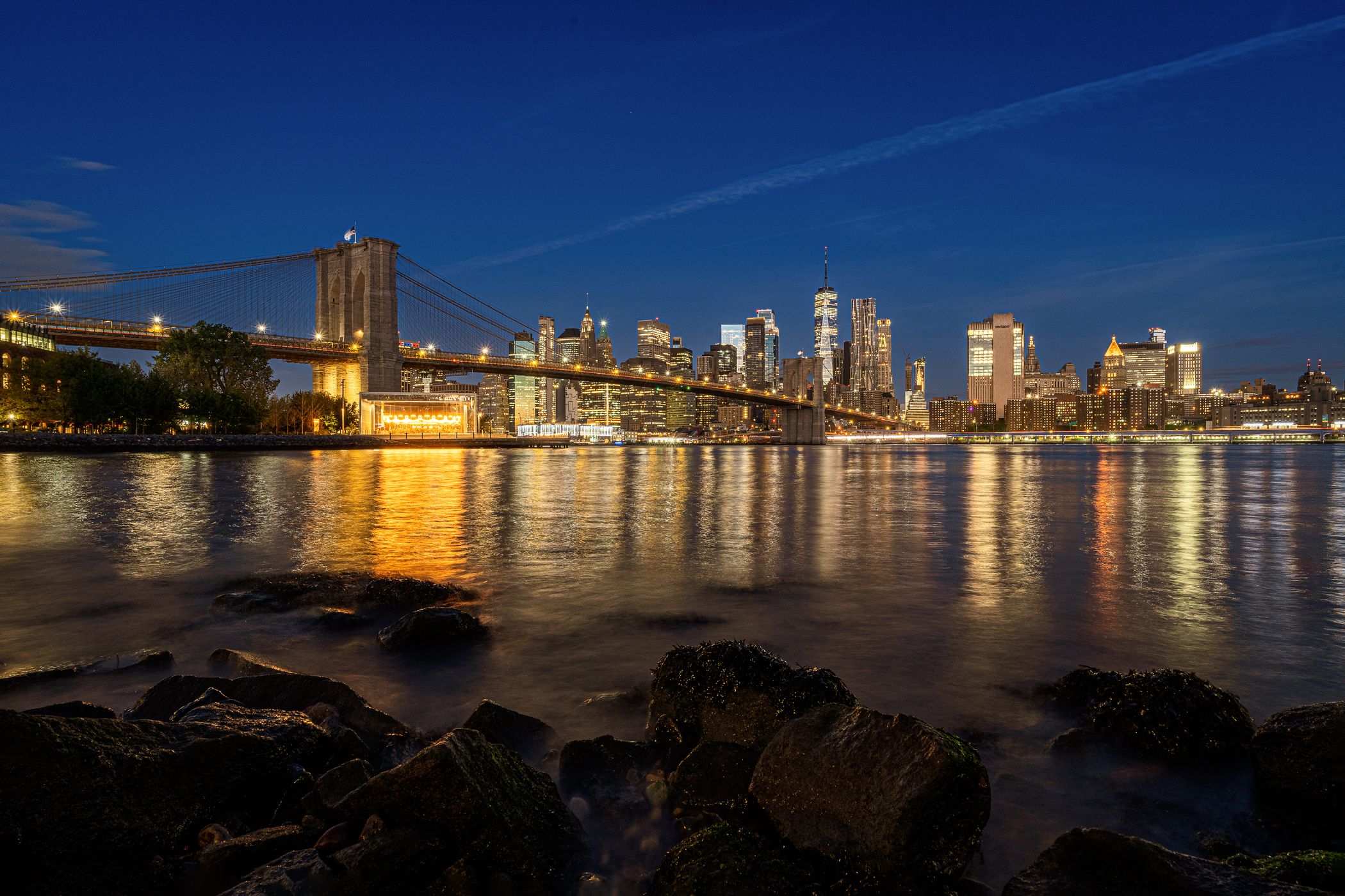 Brooklyn Bridge skyline from Pebble Beach, New York City, USA