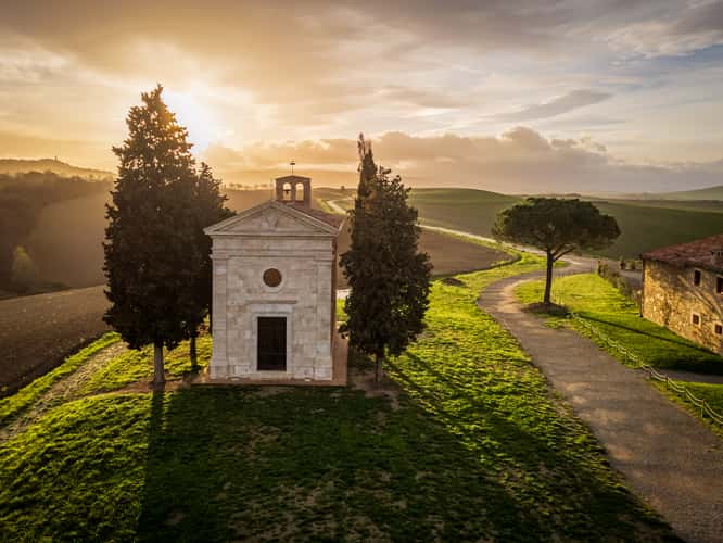 Cappella della Madonna di Vitaleta, Italy [Drone]