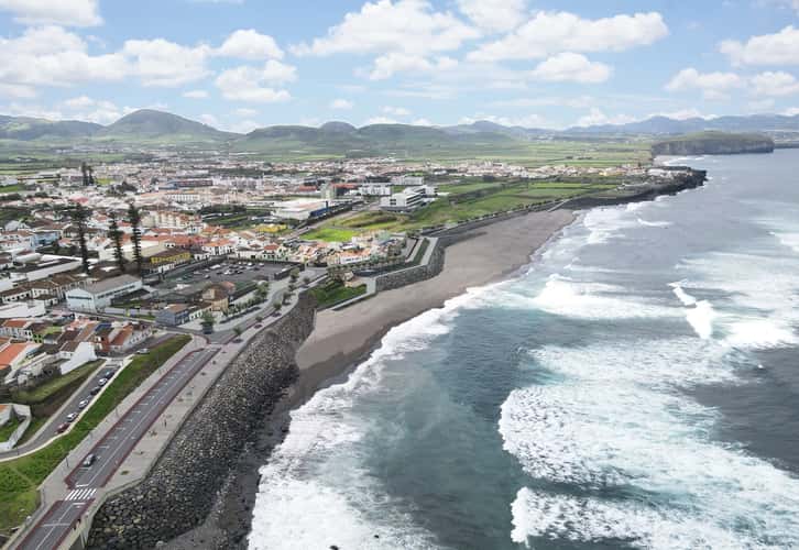 Frente mar da Ribeira Grande