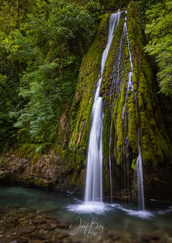 Kaghu Waterfall