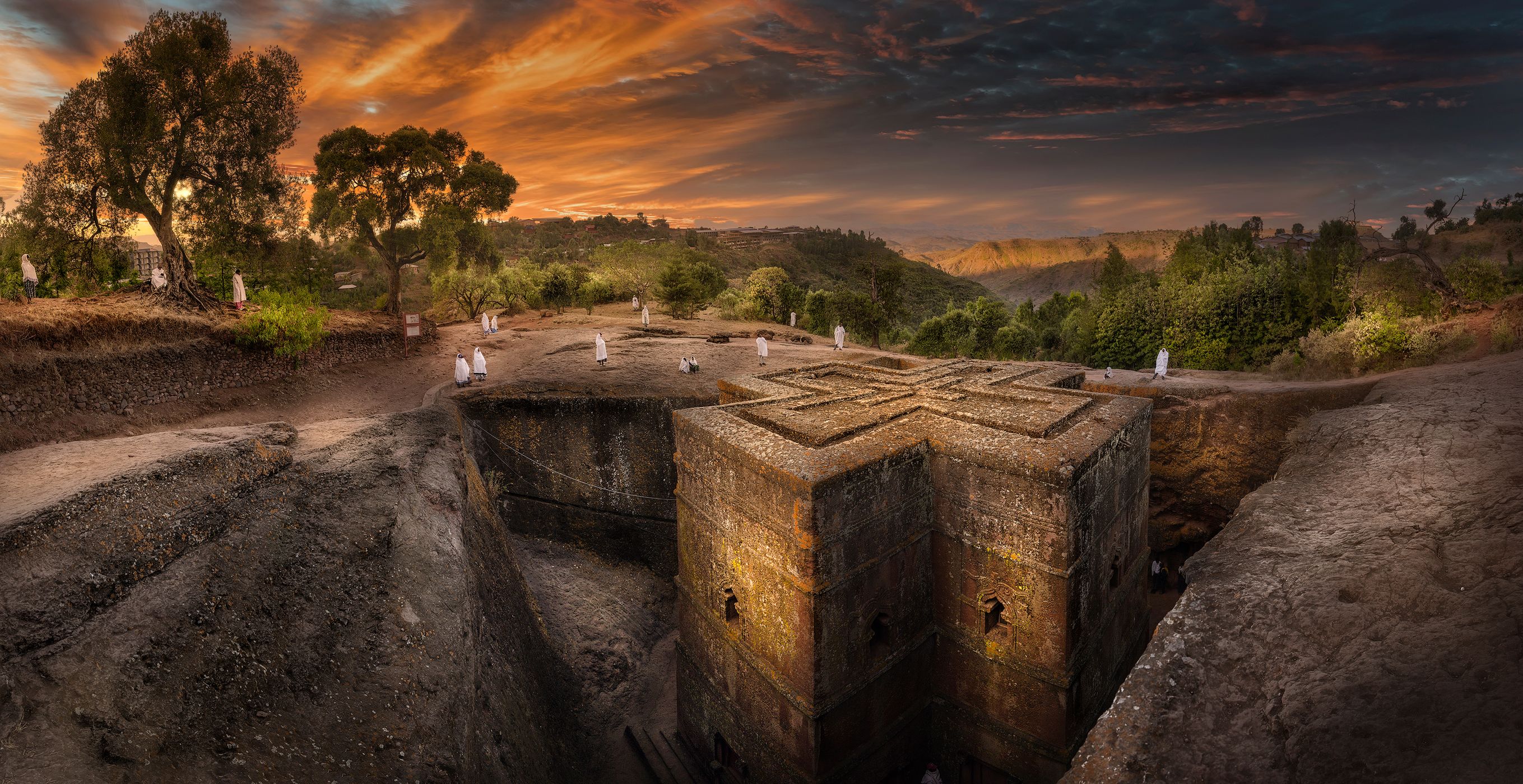 Lalibela, vista panorámica exterior de la Iglesia de San Jorge, Ethiopia