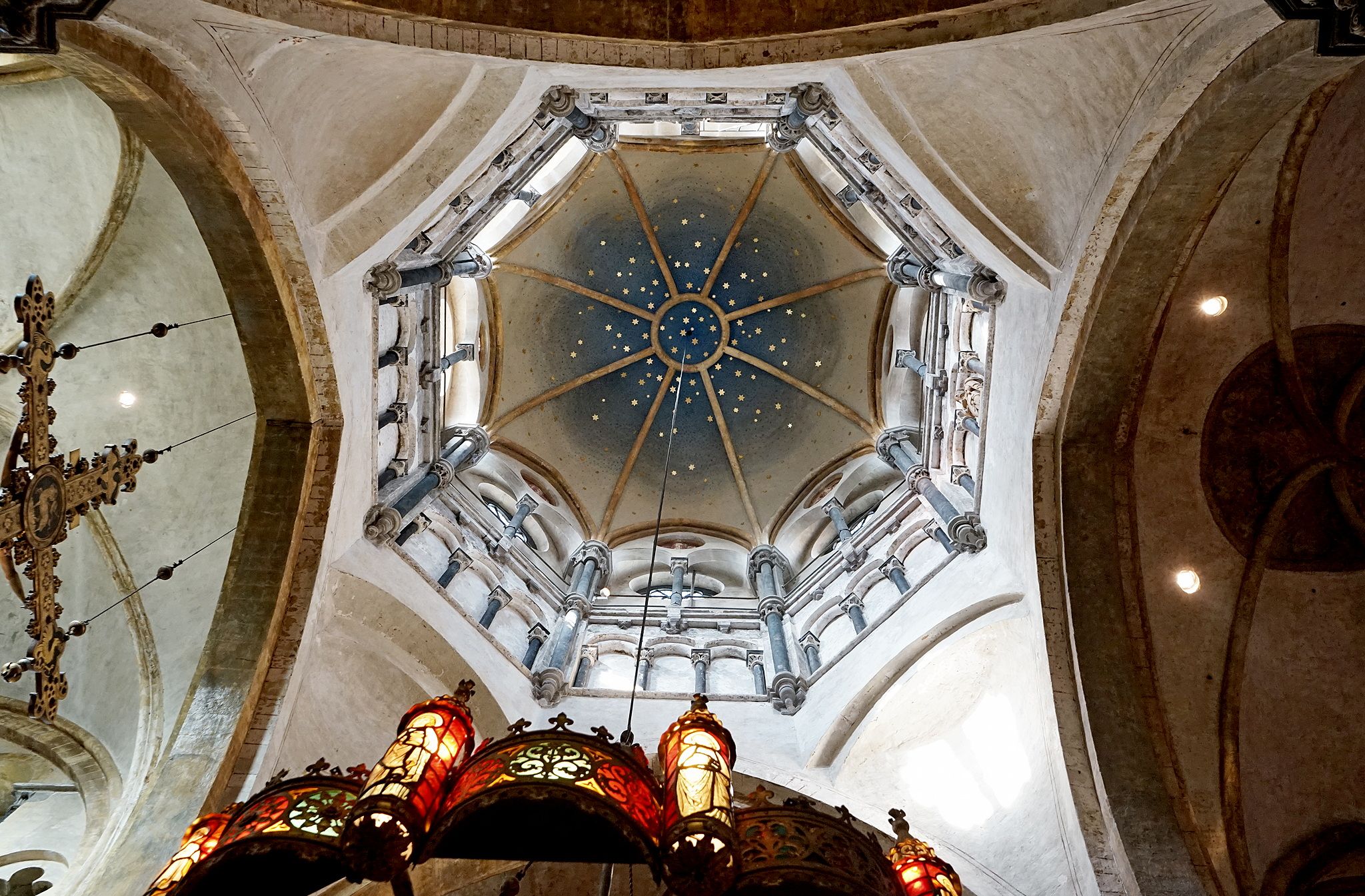 Munsterkerk interior, Netherlands