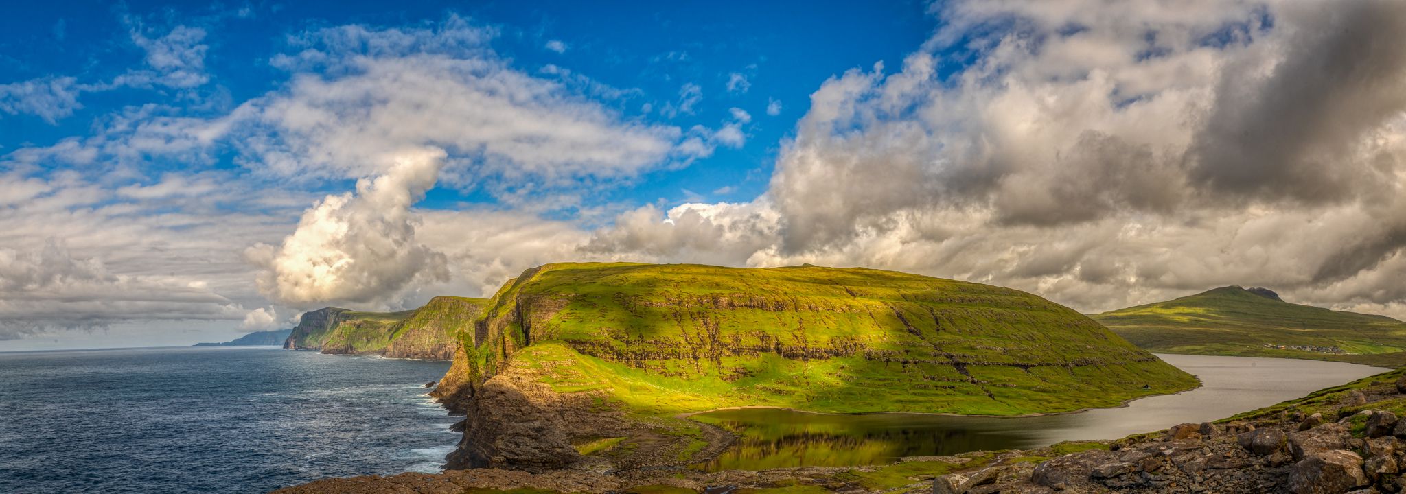 Waterfall of Sørvágsvatn / Leitisvatn, Faroe Islands
