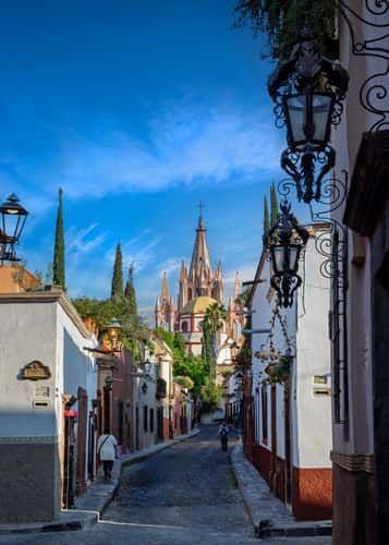 Calle Aldama (past Calle Terraplen)