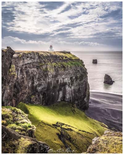 Dyrhólaey cliffs - view on lighthouse
