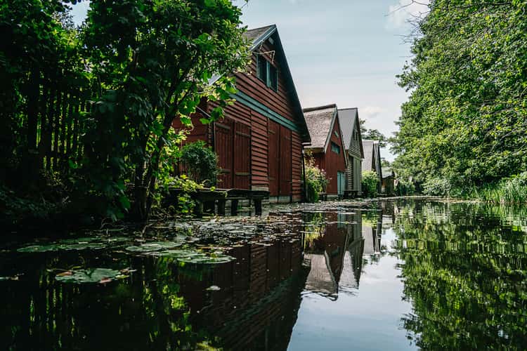 Wooden houses on the Havel