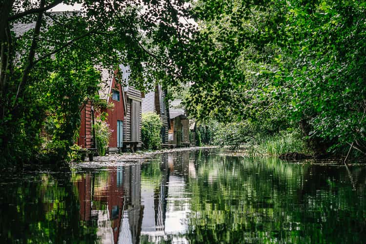 Wooden houses on the Havel