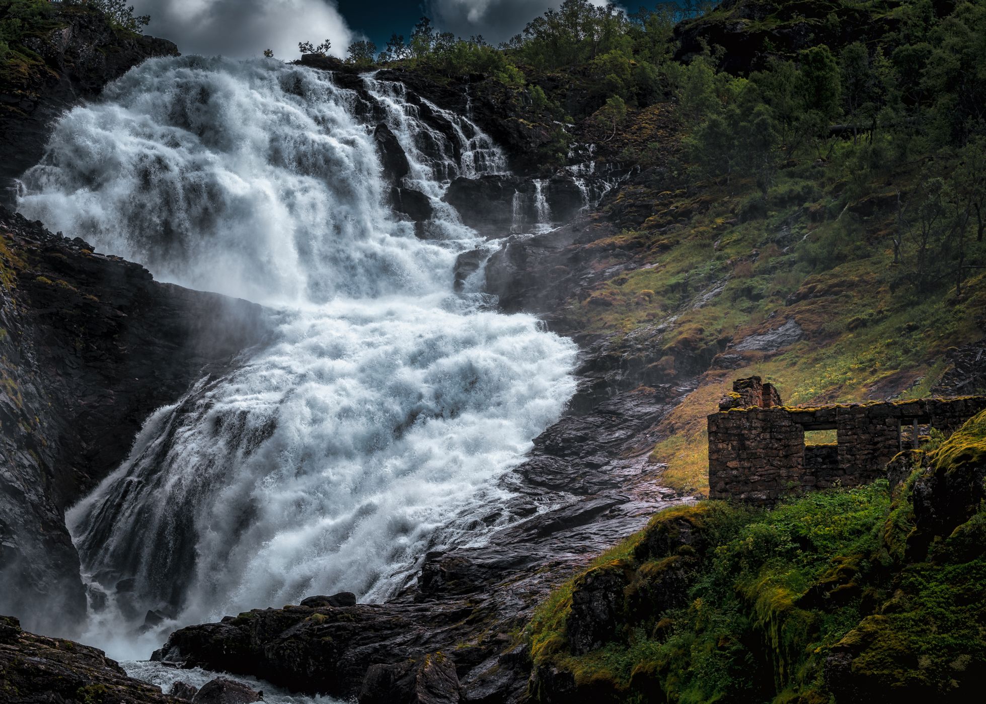 Huldra singing in front of Kjossfossen, Norway