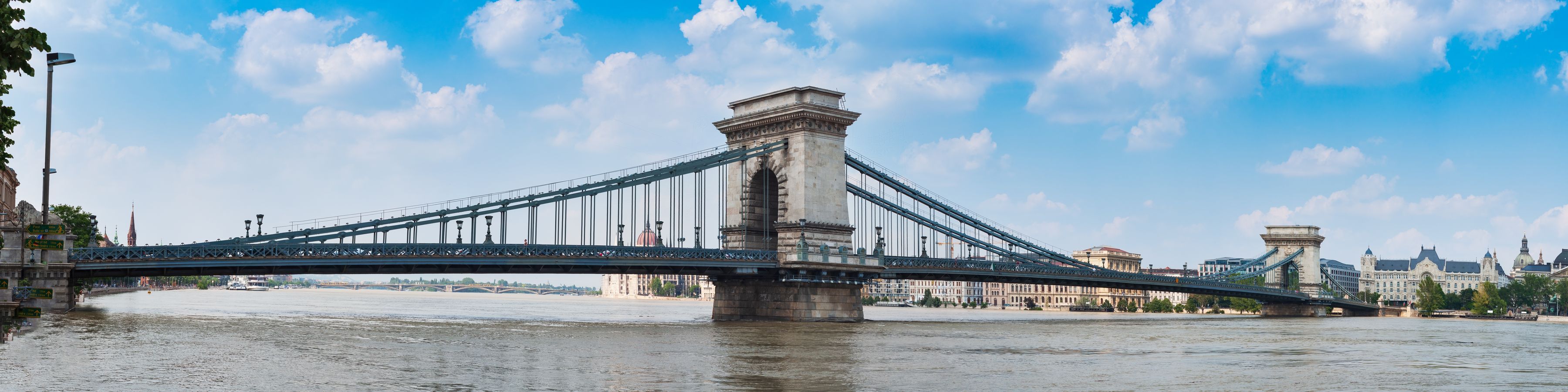 Kettenbrücke, Hungary