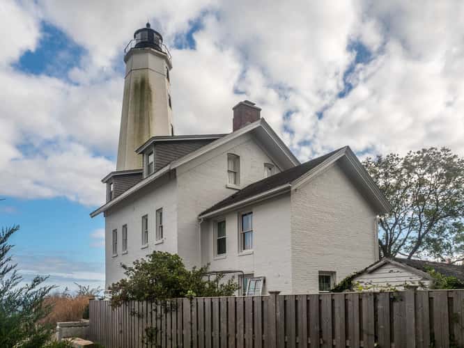 New London Harbor Light