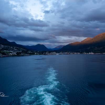Rückblick auf Nordfjordeid, Norway