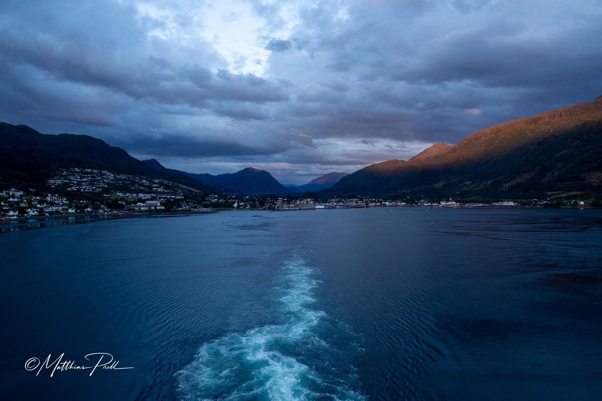 Rückblick auf Nordfjordeid, Norway
