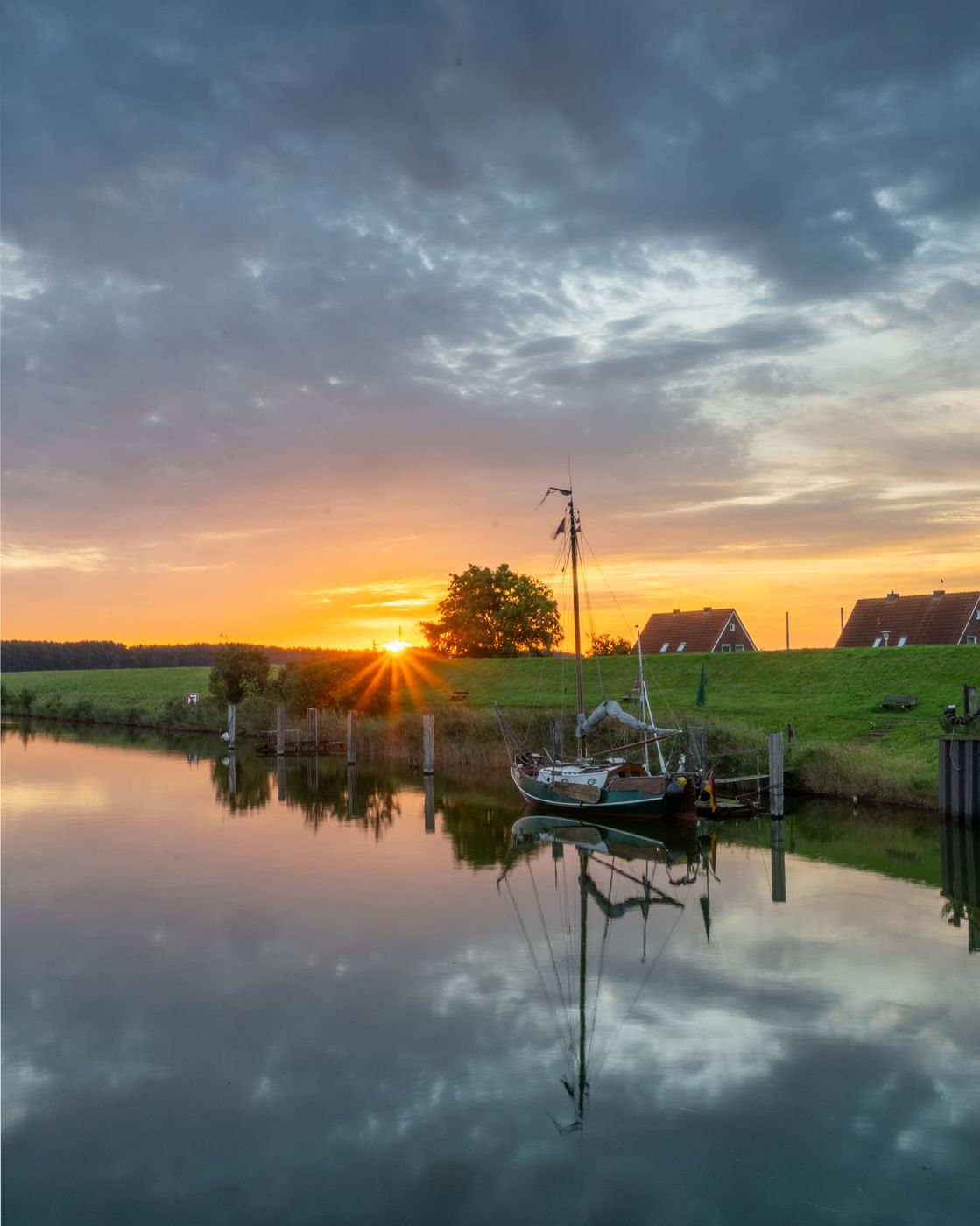 Alter Hafen in Hooksiel, Germany