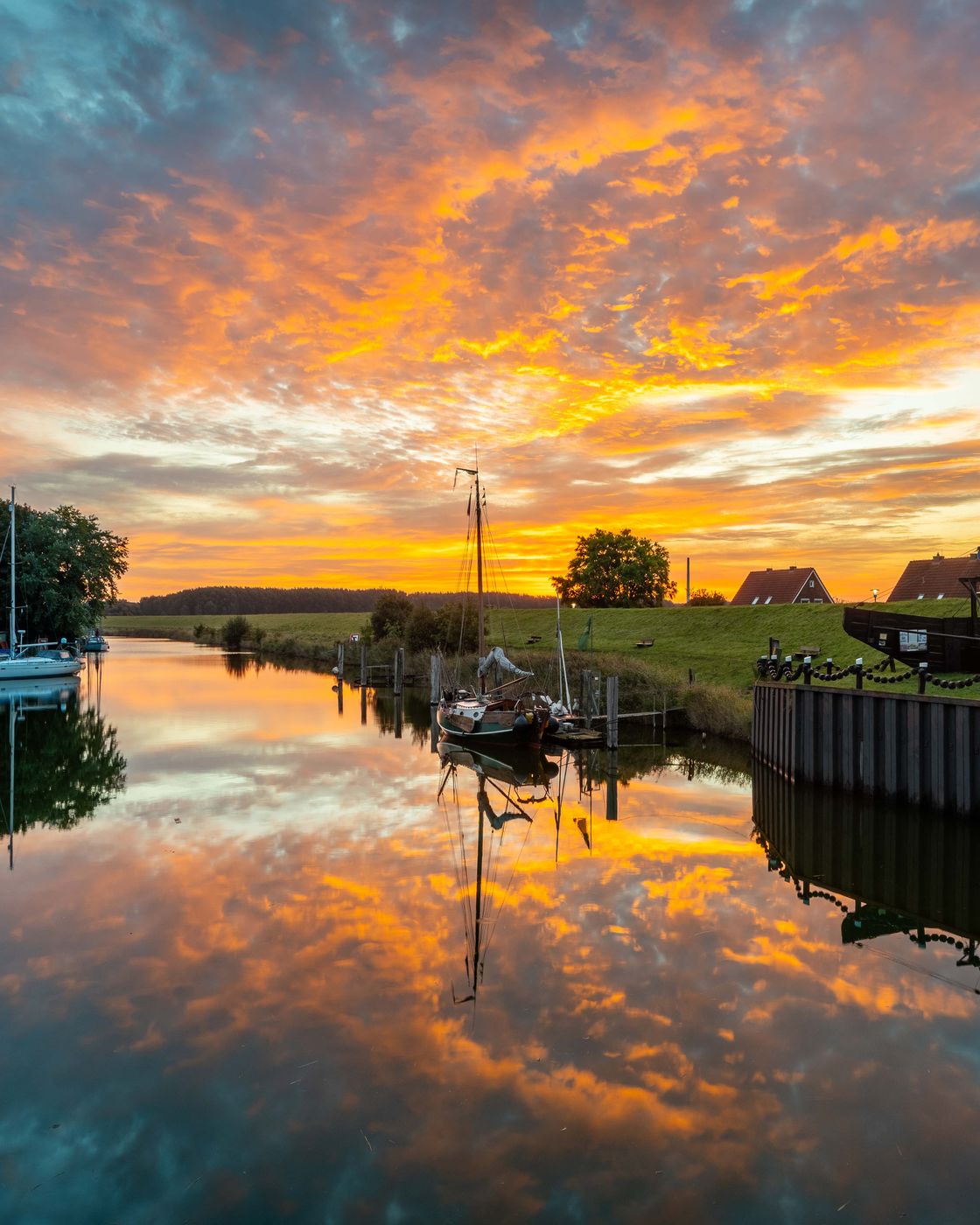 Alter Hafen in Hooksiel, Germany