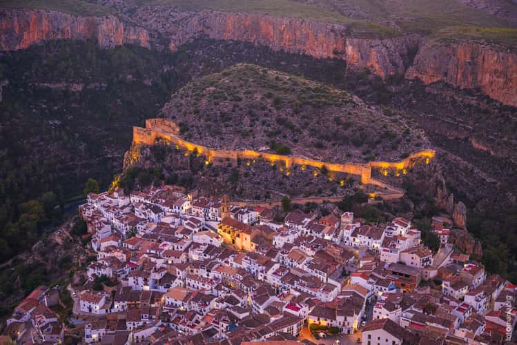 Chulilla town view from Mirador de la Muela