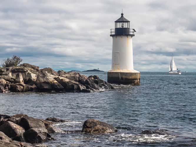 Fort Pickering Light
