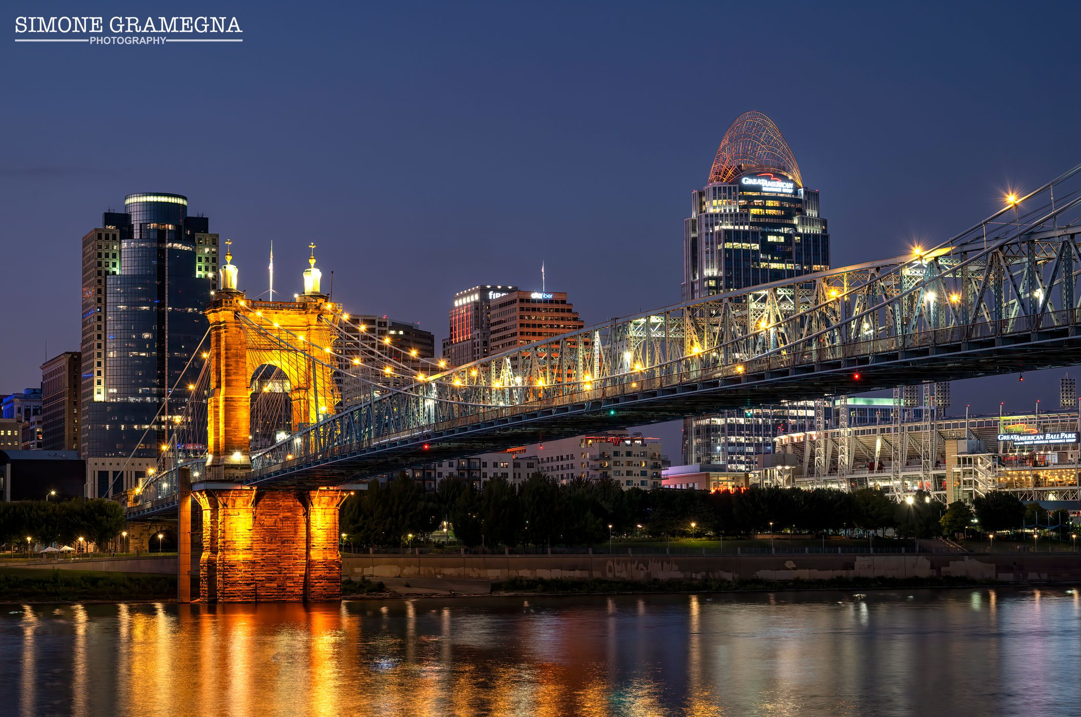 John A. Roebling Suspension Bridge & Cincinnati Skyline, USA
