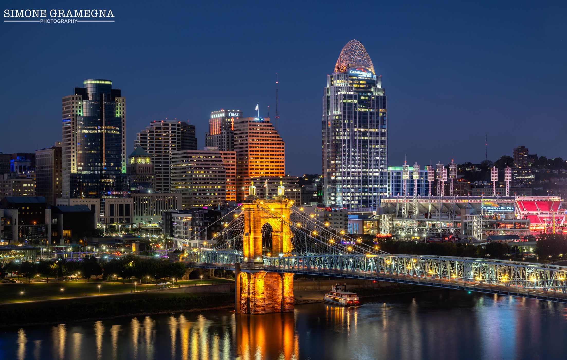 John A. Roebling Suspension Bridge & Cincinnati Skyline, USA
