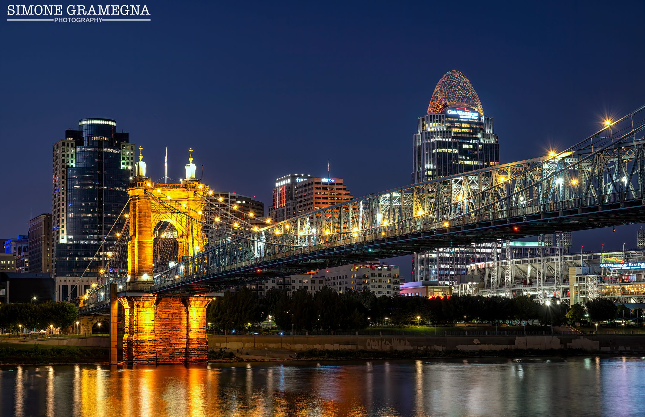 John A. Roebling Suspension Bridge & Cincinnati Skyline, USA