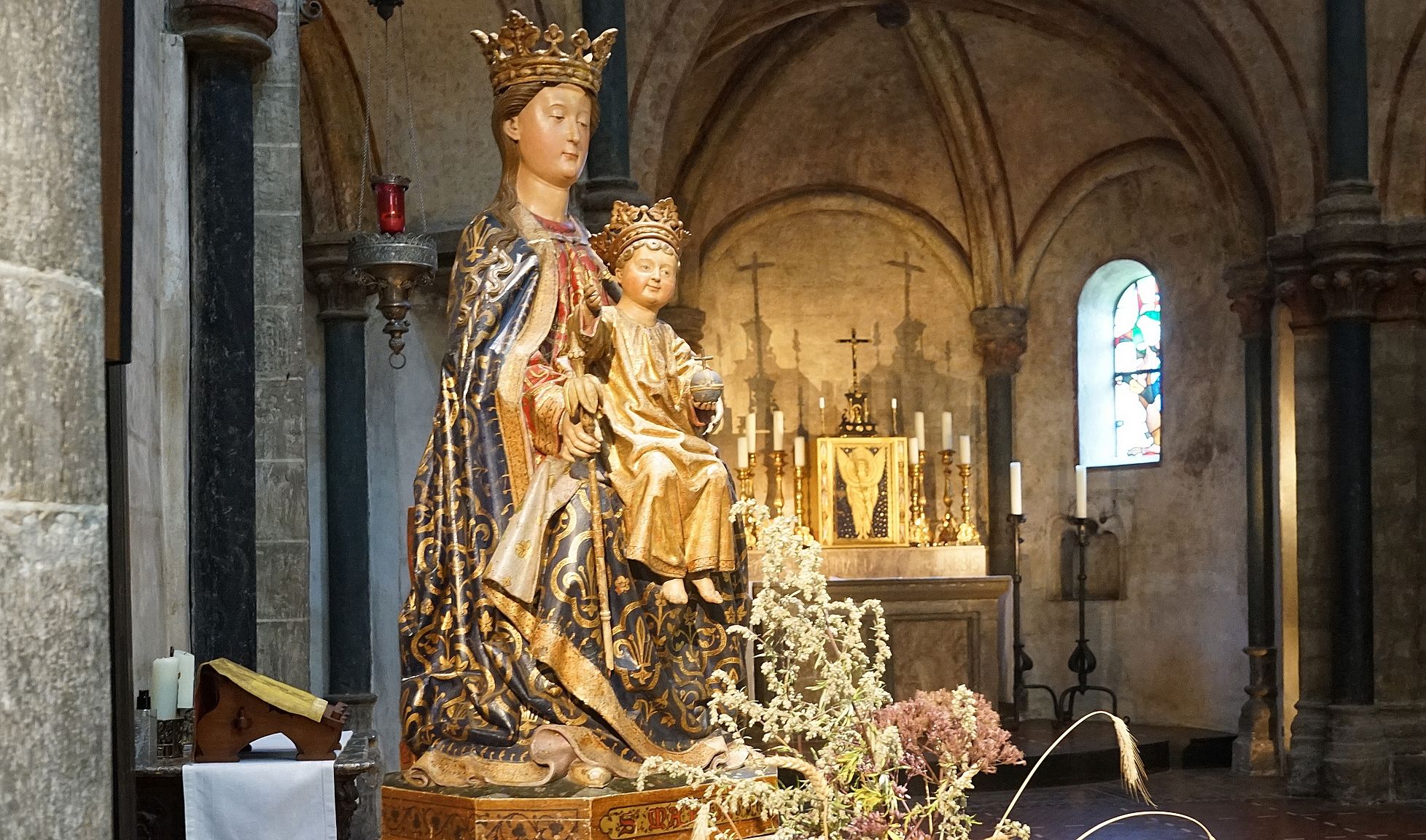Munsterkerk interior, Netherlands