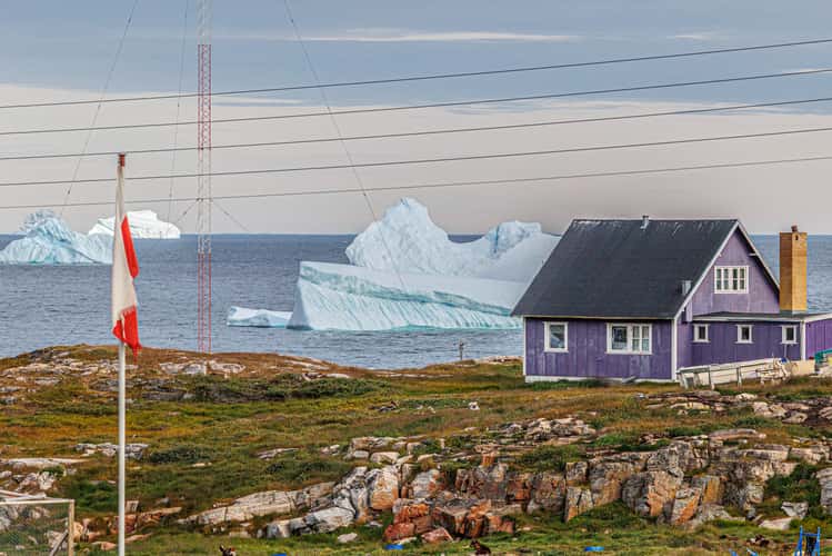 Qeqertarsuaq, Iceberg near the the houses
