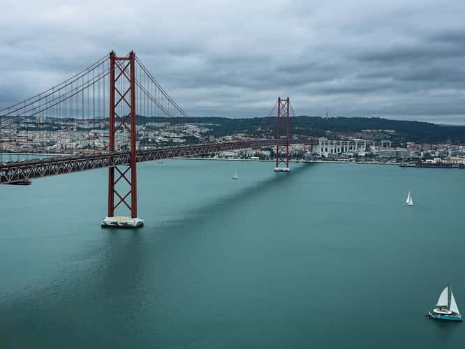 '25 de Abril' Bridge