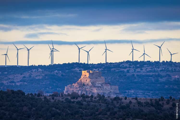 Distant view to the castle of Morella