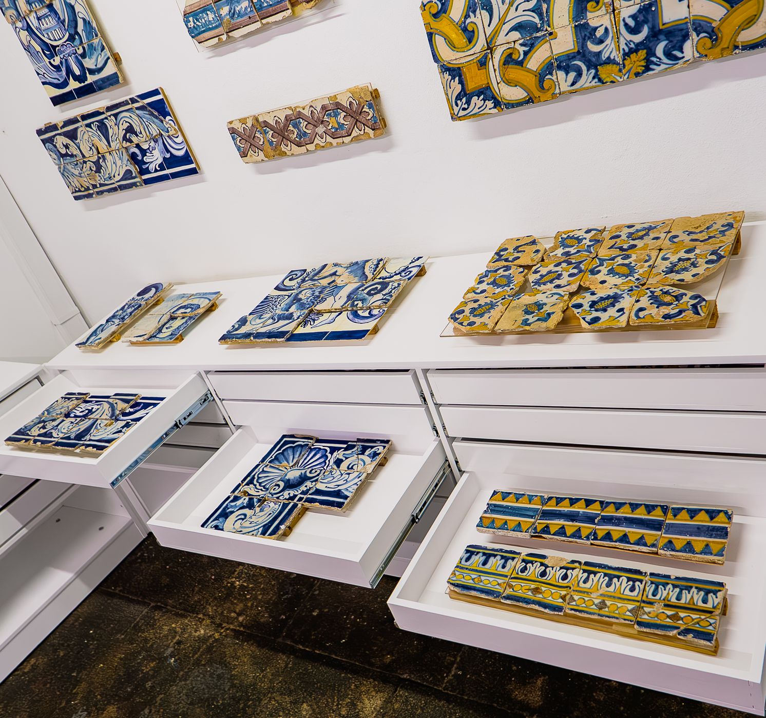 Exposição de azulejos, Portugal