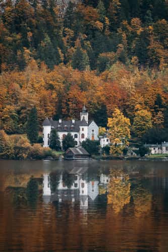 Grub Castle (view from Hallstatt)