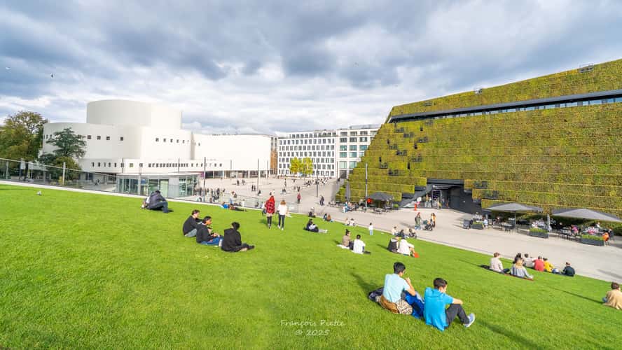 Gustaf-Gründgens-Platz