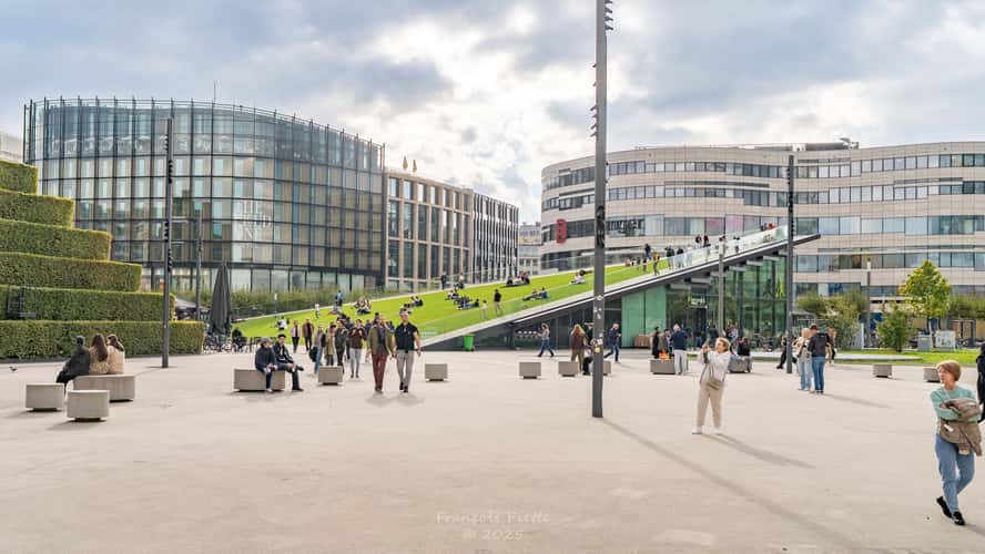 Gustaf-Gründgens-Platz
