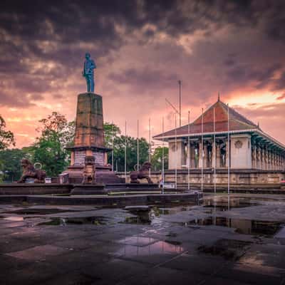 Independence Memorial Hall: Post-Shower Dawn Reflections, Sri Lanka