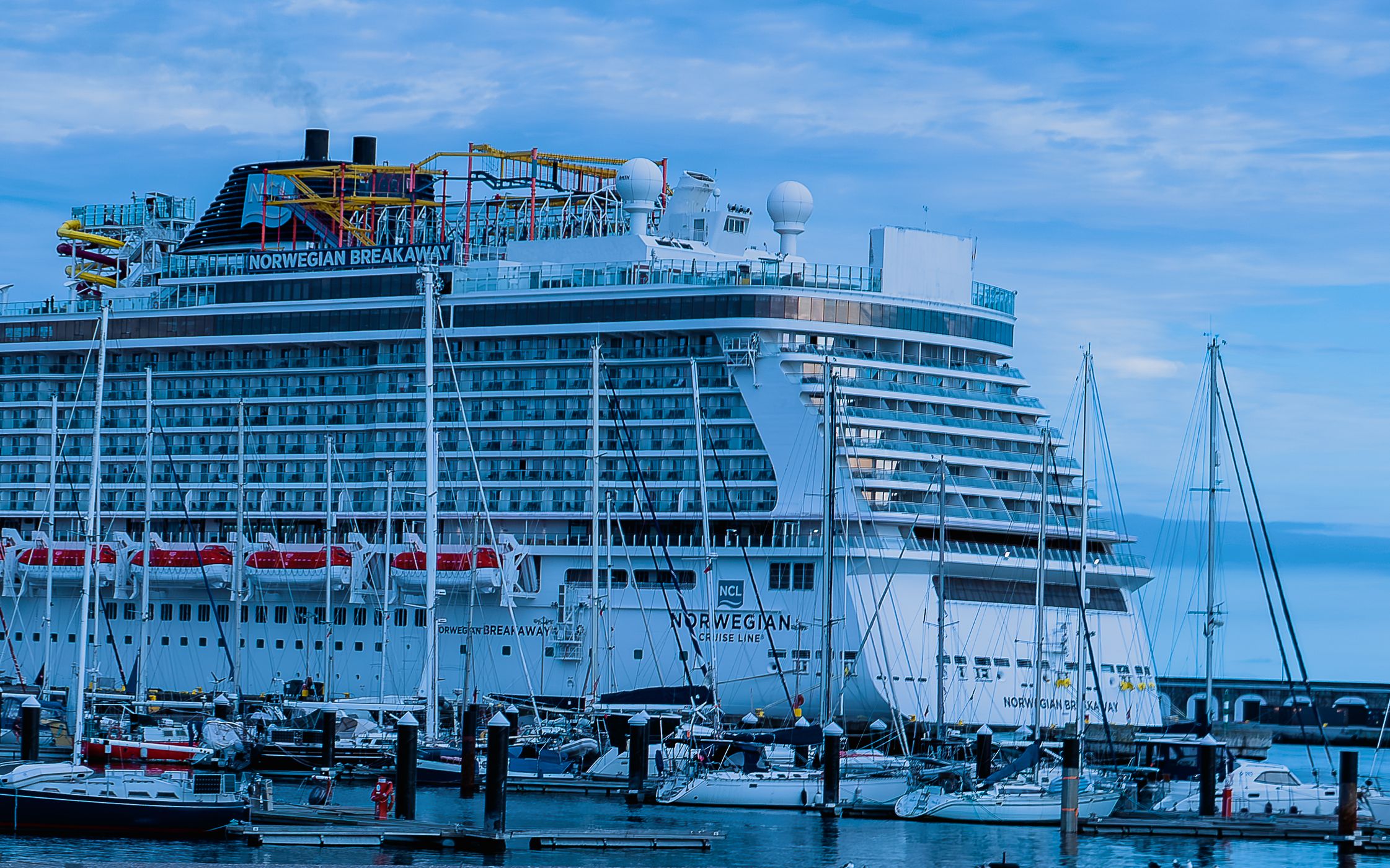 Marina de Ponta Delgada e Porto de navios de cruzeiros, Portugal