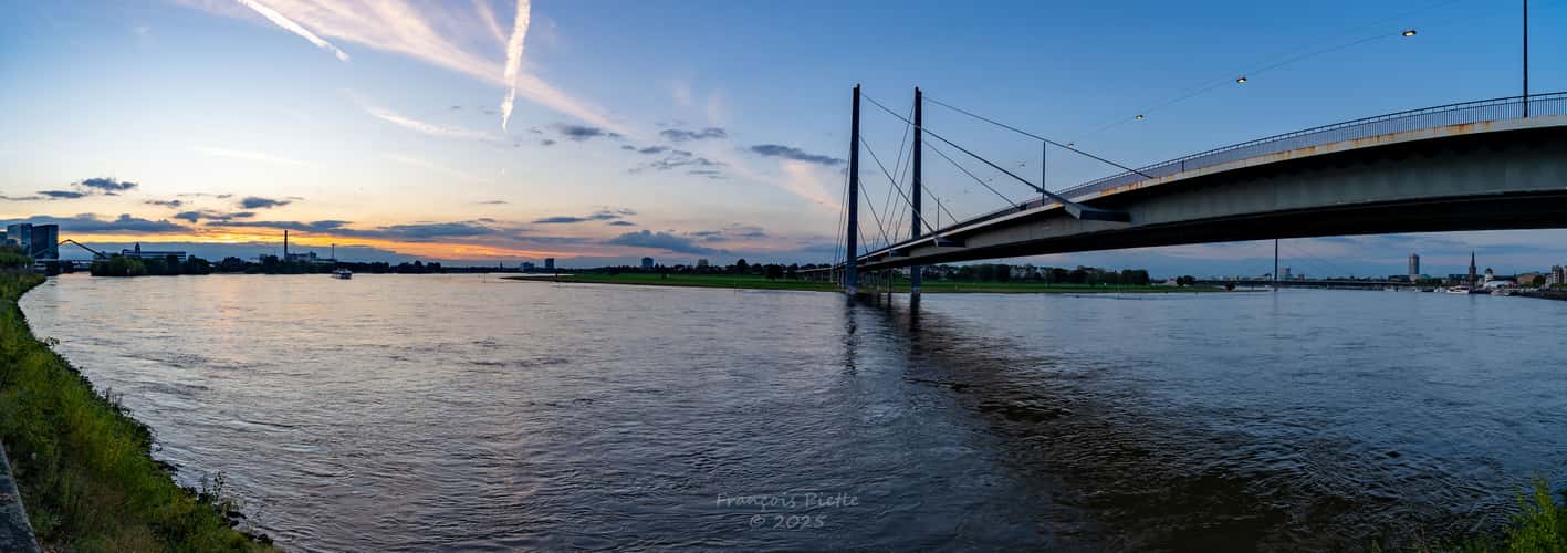 Pont de Rheinknie, Düsseldorf