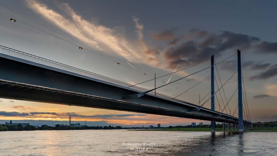 Pont de Rheinknie, Düsseldorf