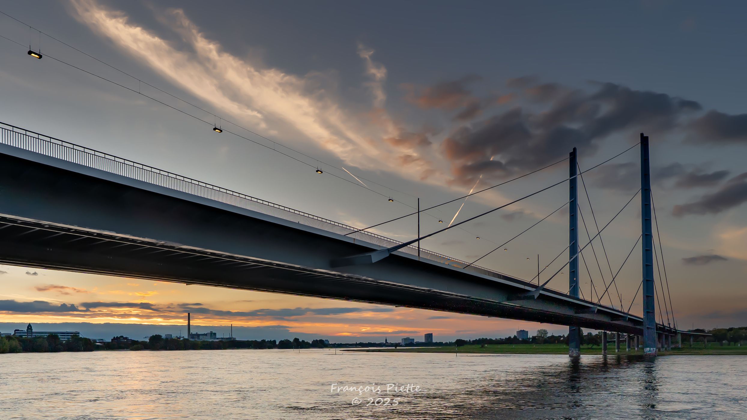 Pont de Rheinknie, Düsseldorf, Germany