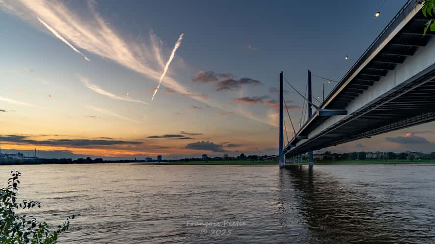 Pont de Rheinknie, Düsseldorf