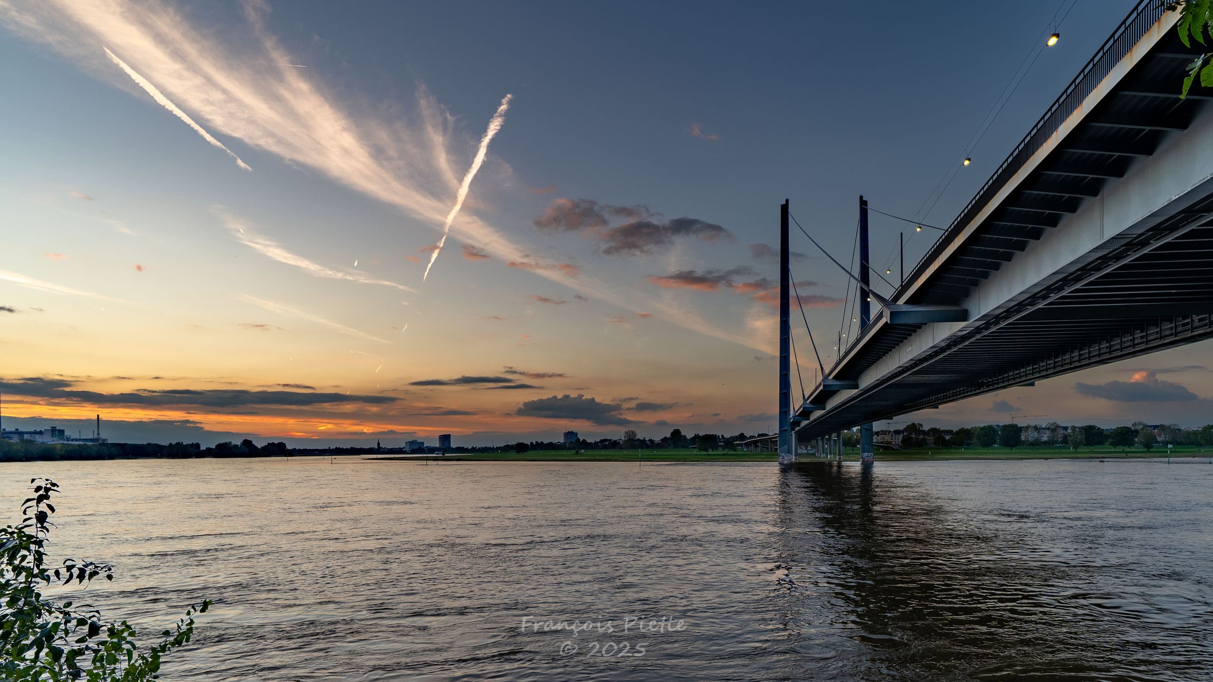 Pont de Rheinknie, Düsseldorf, Germany