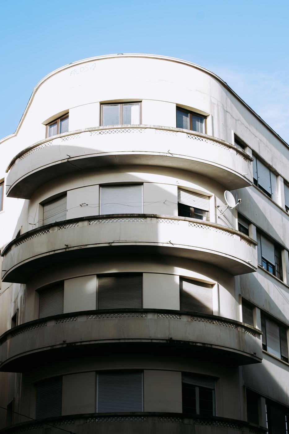 Round Building - Porto Almada, Portugal