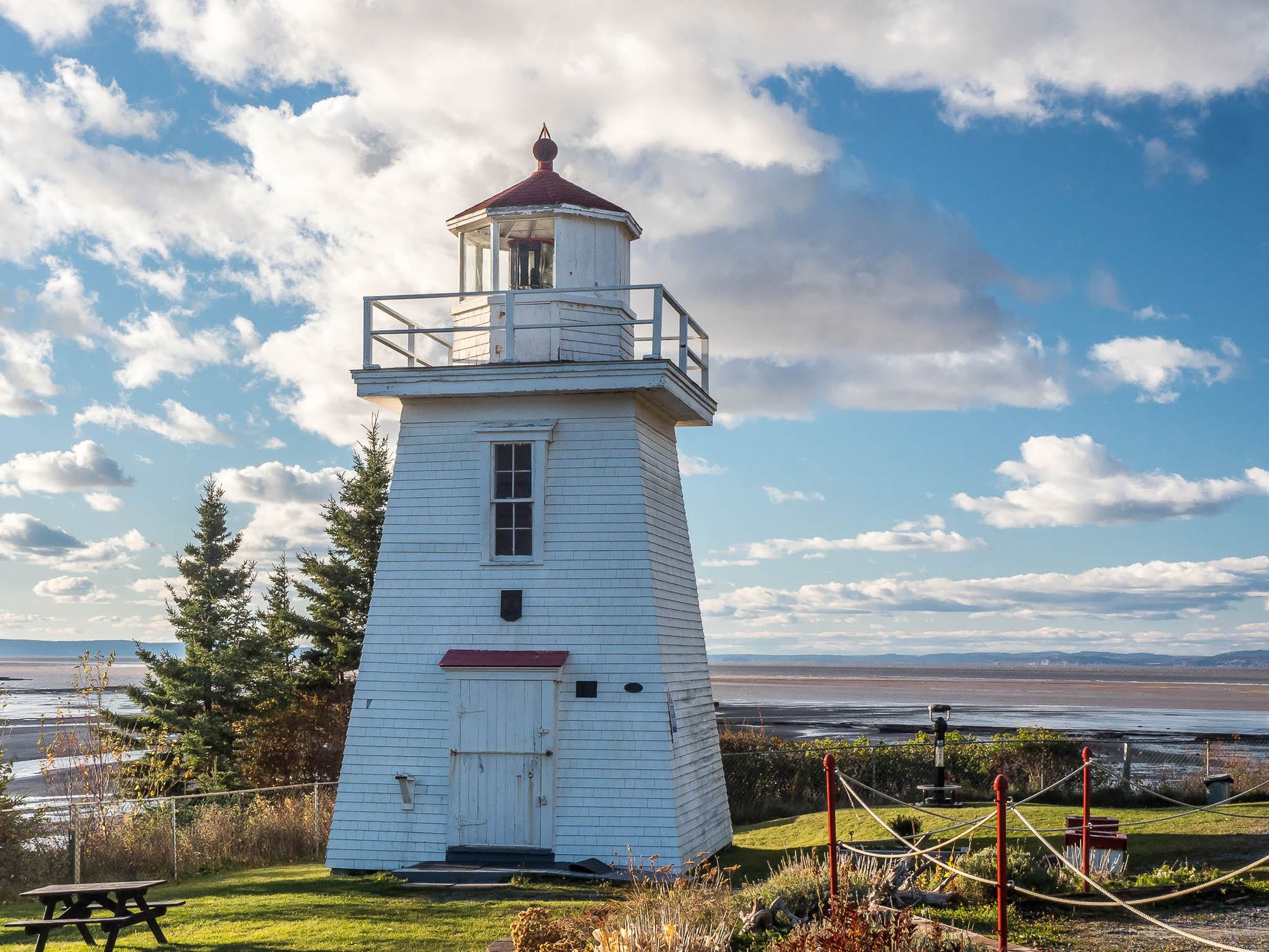 Walton Harbour Lighthouse, Canada
