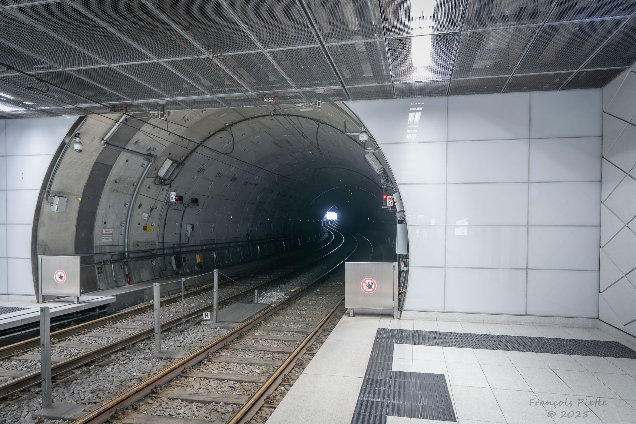 Wehrhahnlinie - U-Bahn-Station Pempelforter Straße, Düsseldorf, Germany