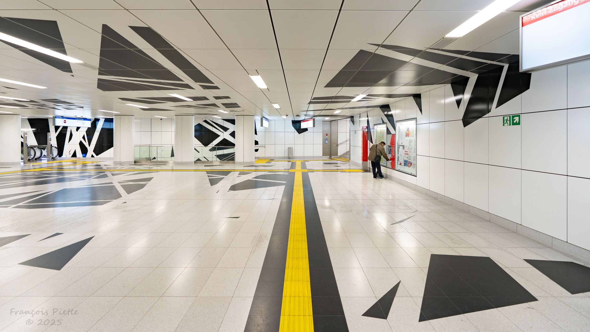 Wehrhahnlinie - U-Bahn-Station Pempelforter Straße, Düsseldorf, Germany
