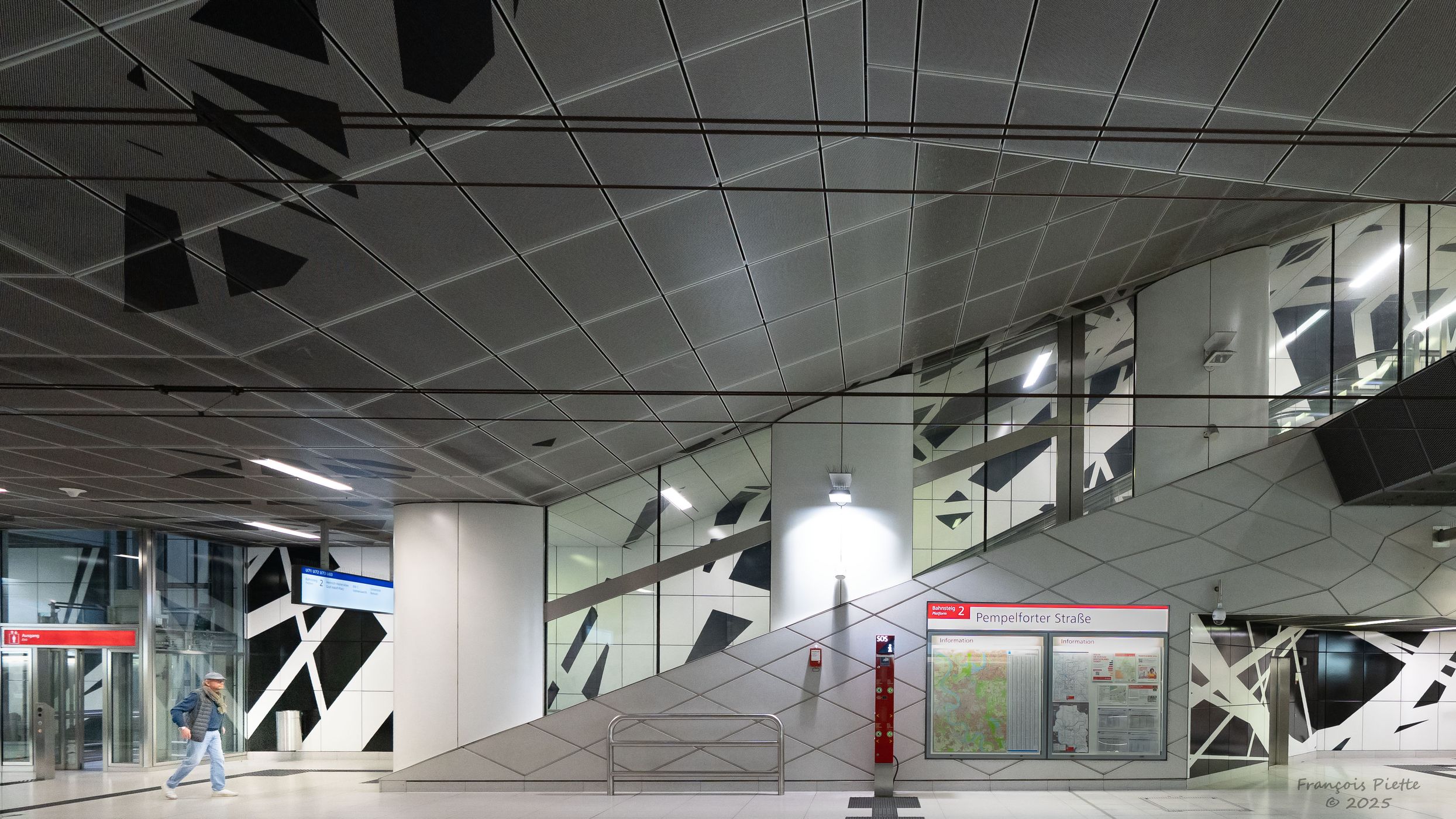Wehrhahnlinie - U-Bahn-Station Pempelforter Straße, Düsseldorf, Germany