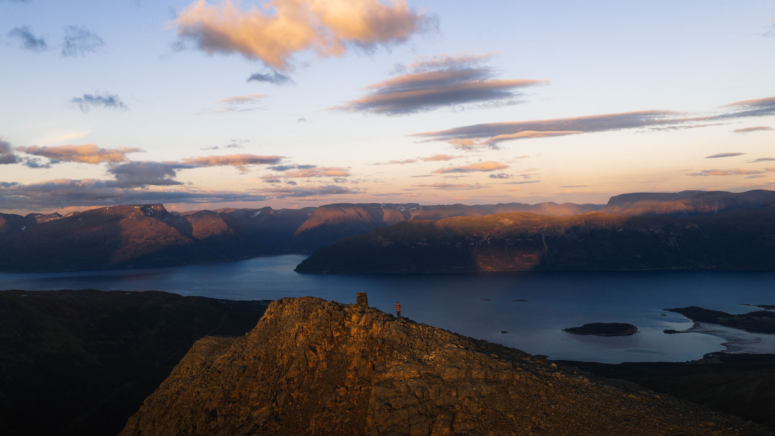Rørnestinden Summit Castaways, Norway
